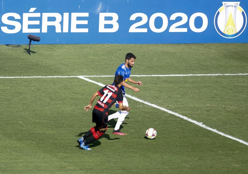 Barueri, Brasil. 11 de outubro de 2020. Durante a partida de futebol do Campeonato Brasileiro Série B entre Oeste e Cruzeiro.